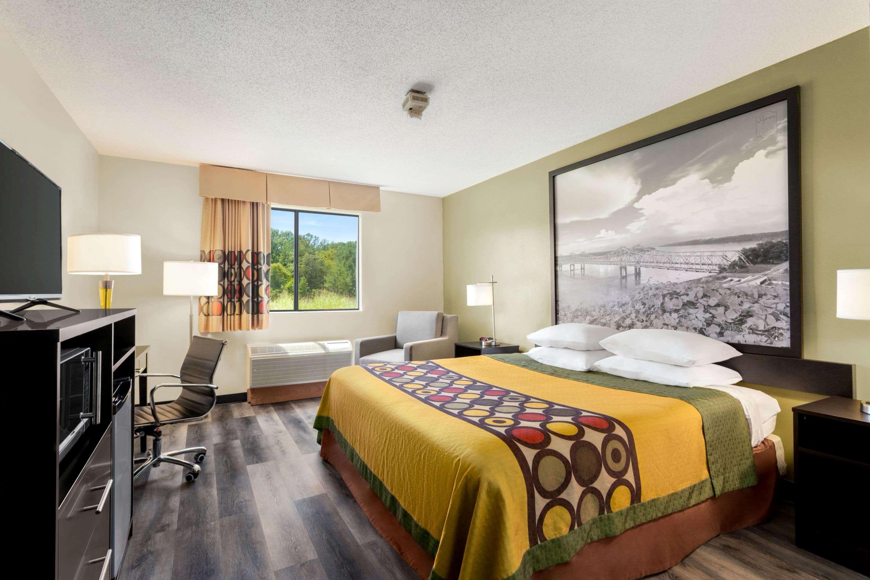 Super 8 By Wyndham Clinton Hotel Exterior photo