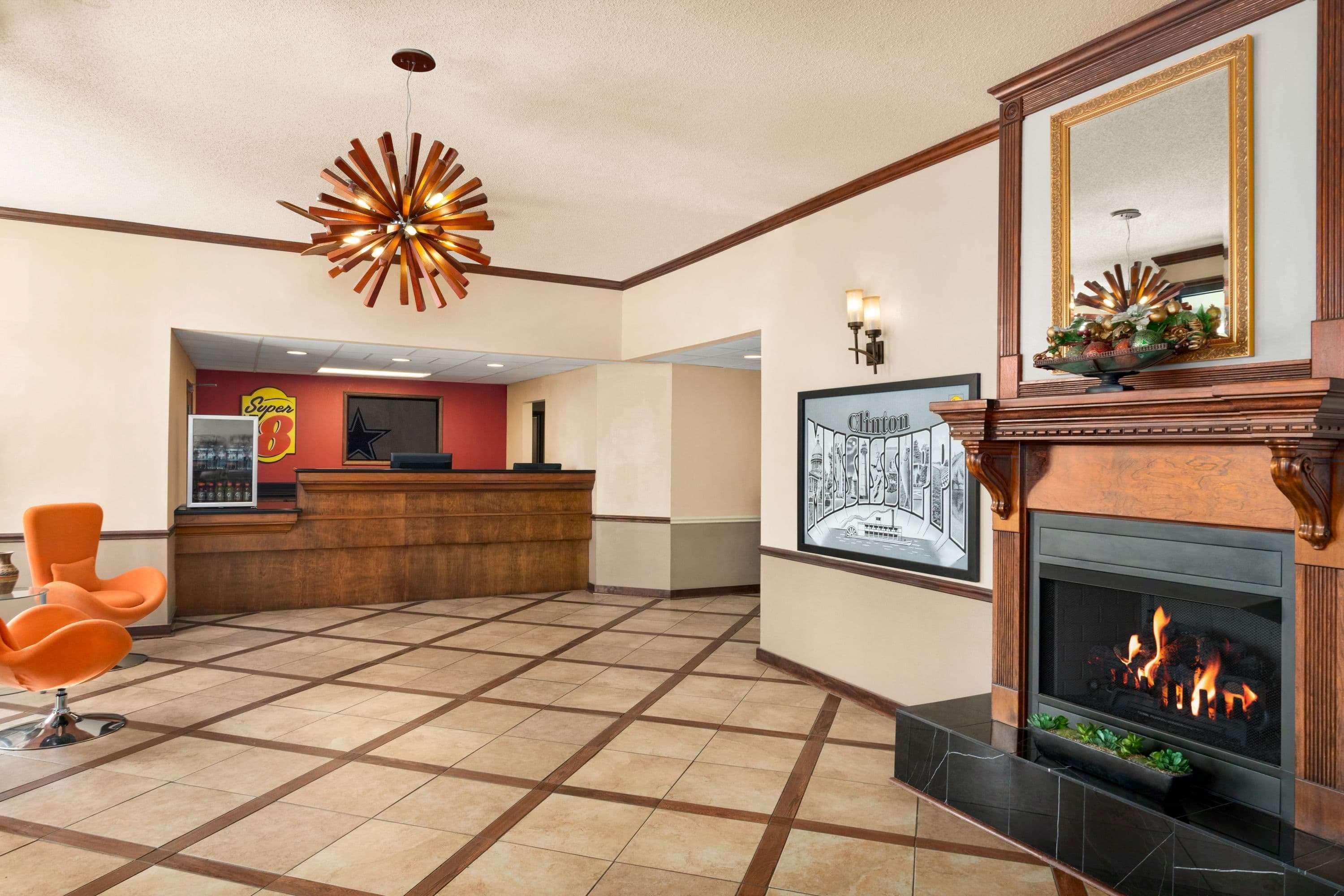 Super 8 By Wyndham Clinton Hotel Exterior photo